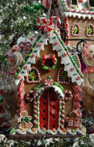 Gingerbread house with Gingerbread people cookies