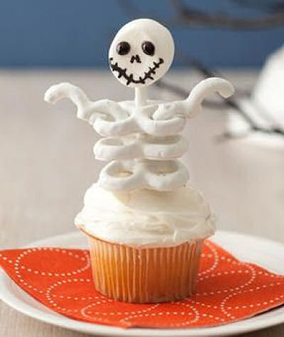 Halloween Creepy Skeleton Cupcakes