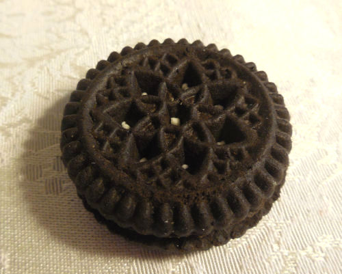Sugar free small oreo style cookie