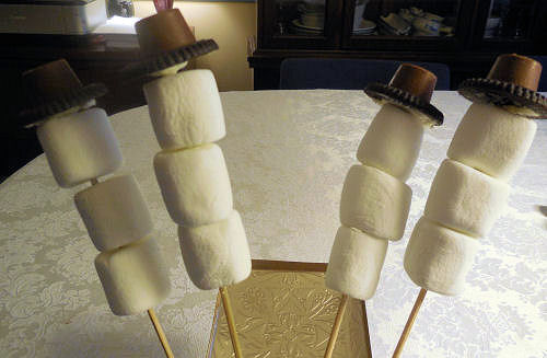 Make hats for snowmen