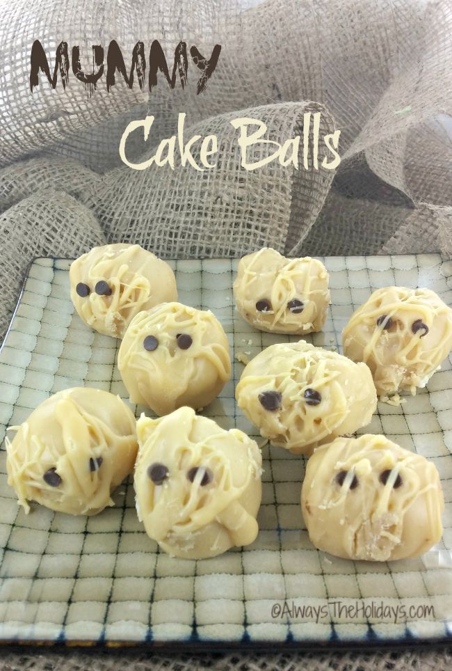 Thise spooky mummy cake balls are so much fun to make and will add a wouch of spookiness to your Halloween party table