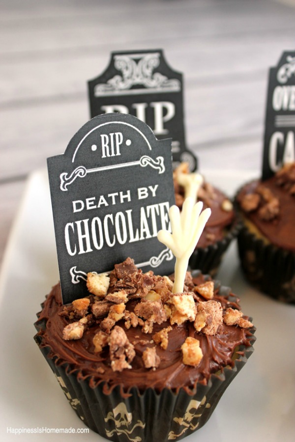 Halloween graveyard cupcakes from hapinnessishomemade.net