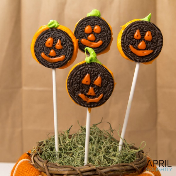 Oreo Pumpkin Lollipops from aprilgolightly.com