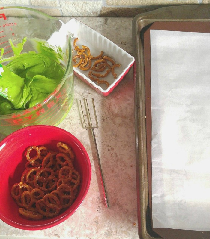 Dipping station for Shamrock pretzels