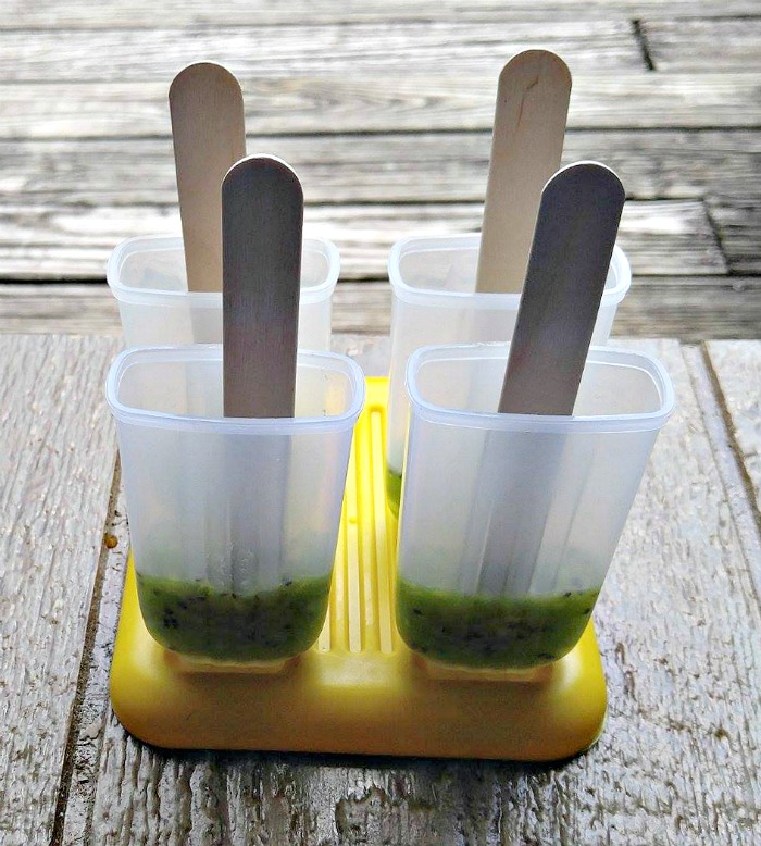 Kiwi fruit in popsicle molds Kiwi mixture in Popsicle molds