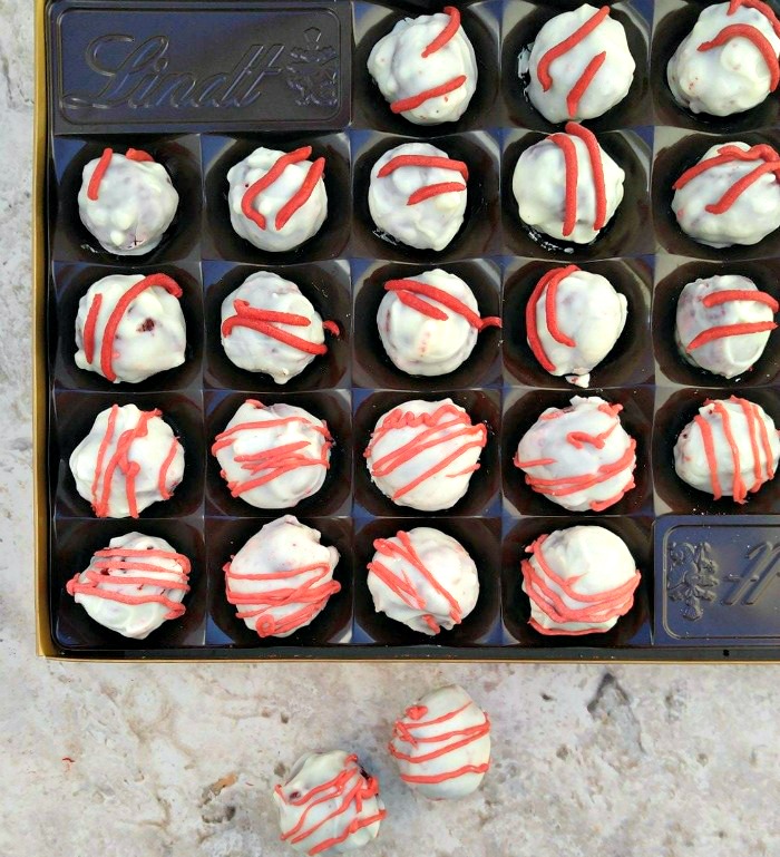 Red Velvet cheesecake truffles