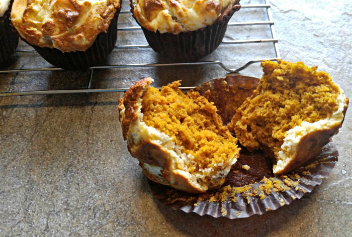 Pumpkin cheesecake muffin Fluffy pumpkin swirl muffins