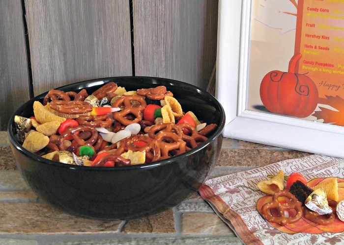 A bowl of the Thanksgiving snack mix