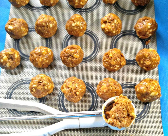 Making truffle balls with a cookie scoop