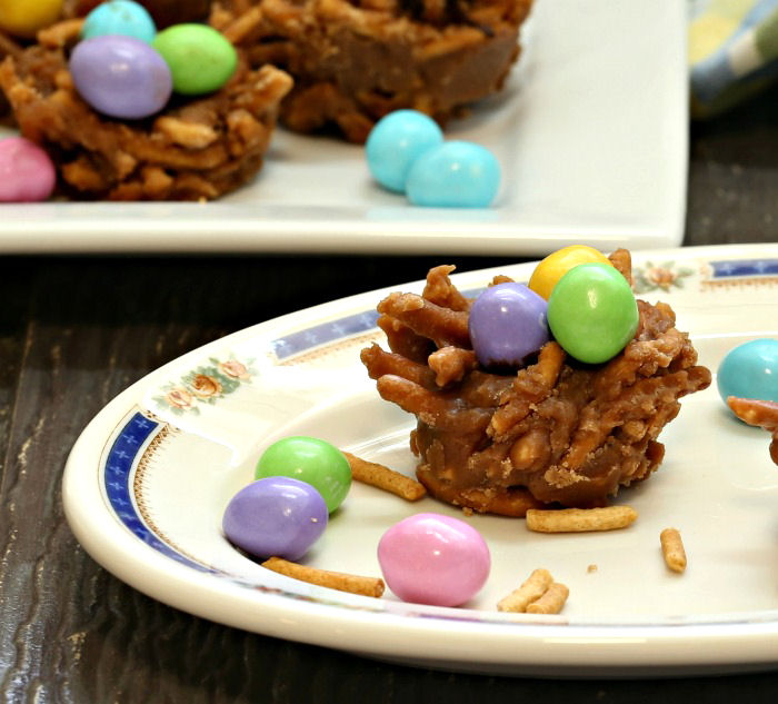 bird's nest cookies with Easter egg candy Birds's nest cookie with Easter Eggs