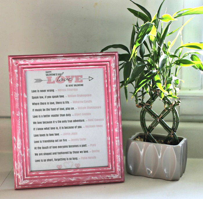Framed love quotes Framed messages of love in a pink frame.