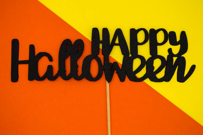 A halloween craft sign that reads happy Halloween happy Halloween craft kid friendly