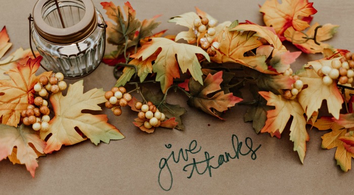 Fall table with the words Give Thanks