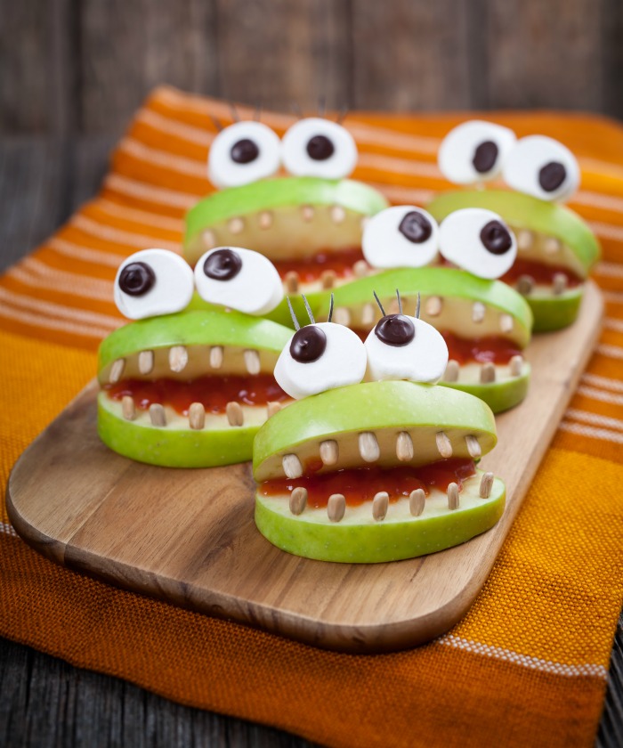 Strawberry monster mouth snacks Strawberry monster mouth snacks with marshmallow eyes