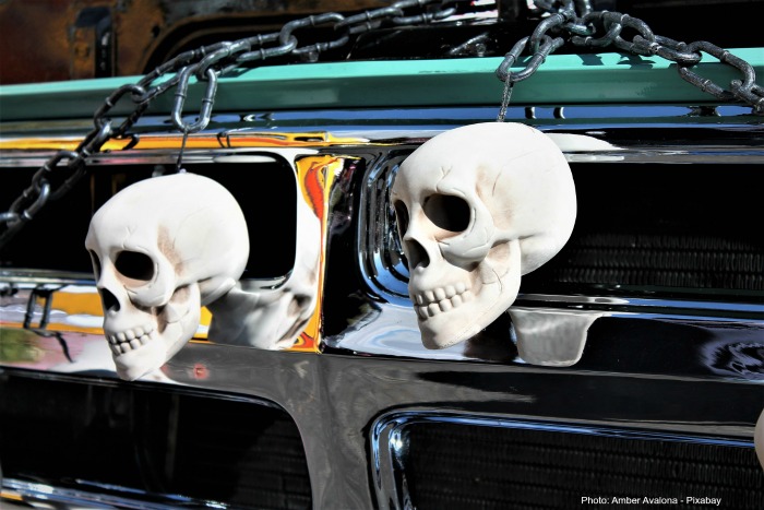 skull head time Skulls attached to a car bumper,