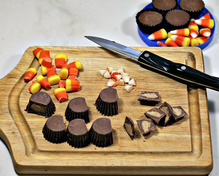 Peanut butter cups and candy corn with pieces cut off to make turkey cookies.