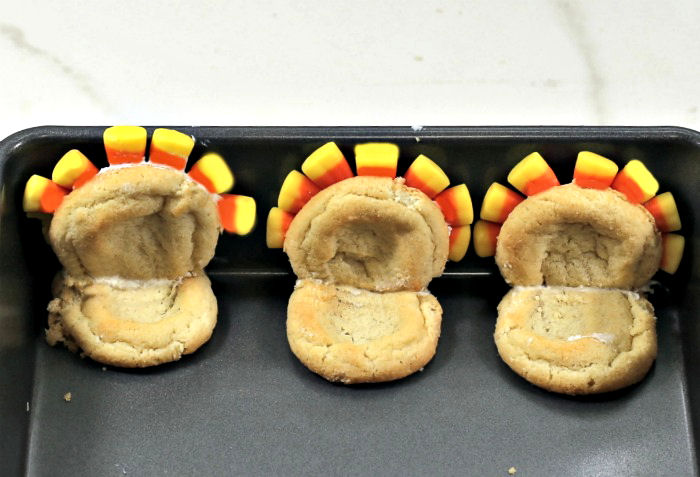 Cookies held together with frosting to make a turkey cookie base.