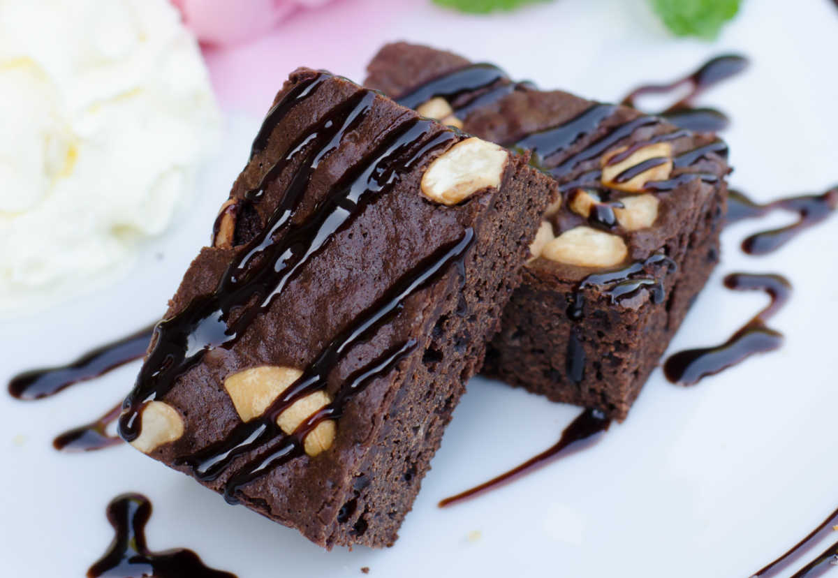Brownies on a plate Two chocolate brownies on a white plate.