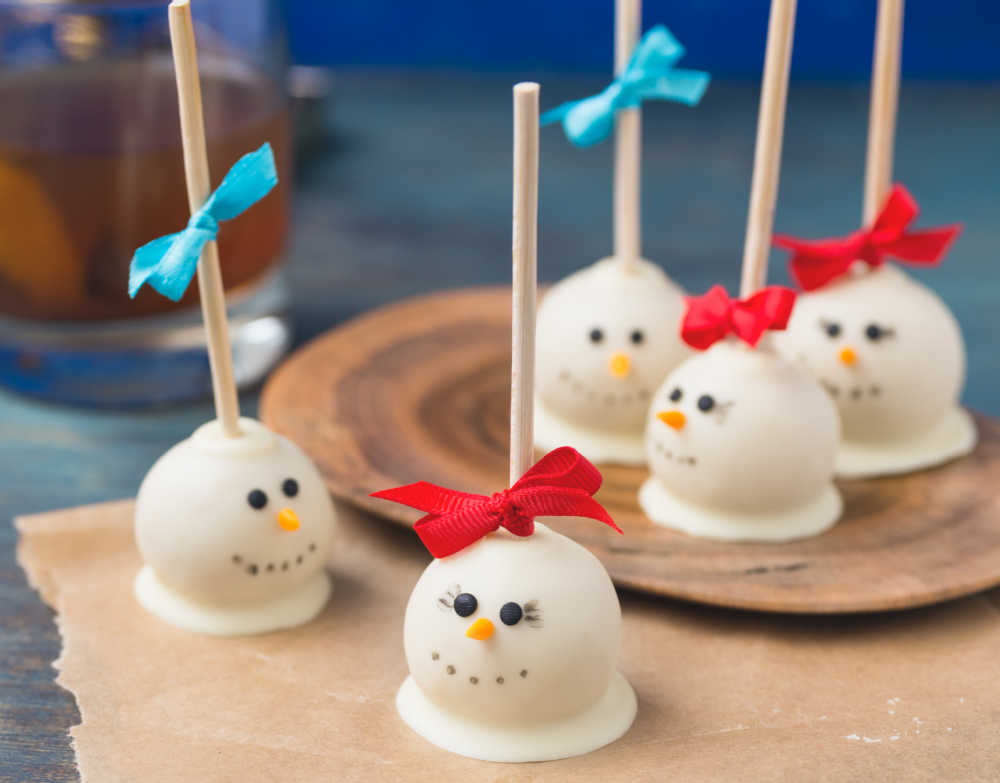 Cake pop in the shape of girl snowmen.