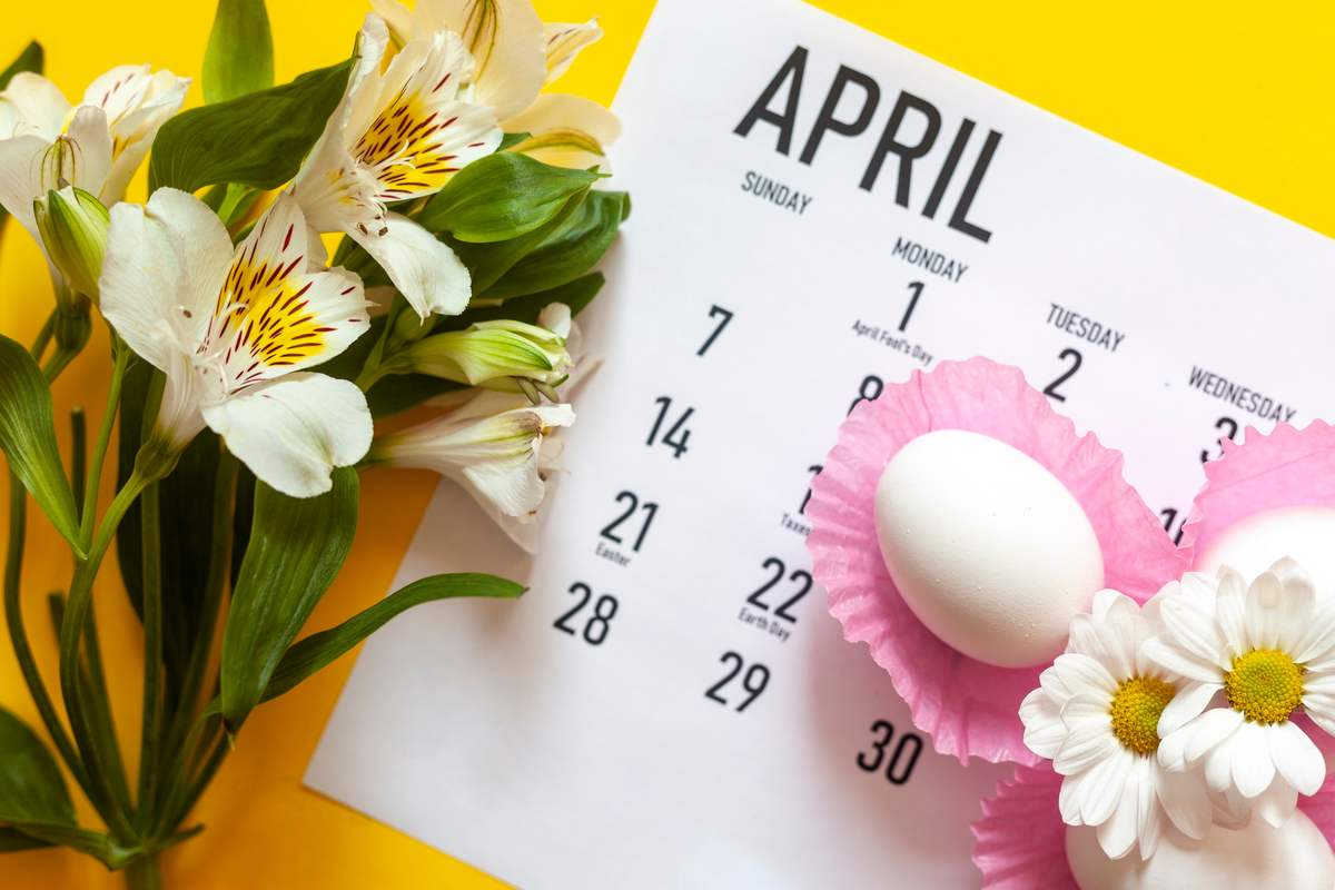 April calendar An April calendar with eggs and flowers.